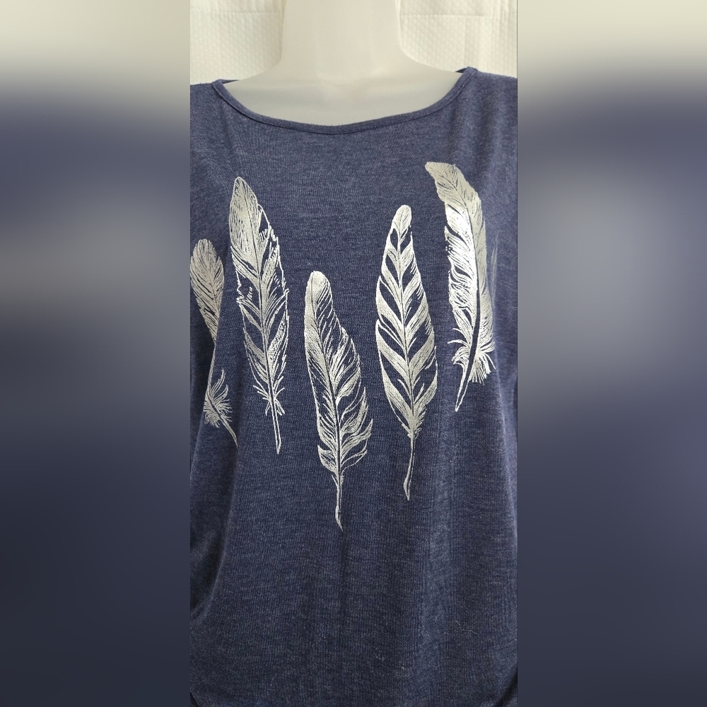 ๐ค SJS Blue Graphic Feather Short Sleeve Tee - Picture 6 of 9